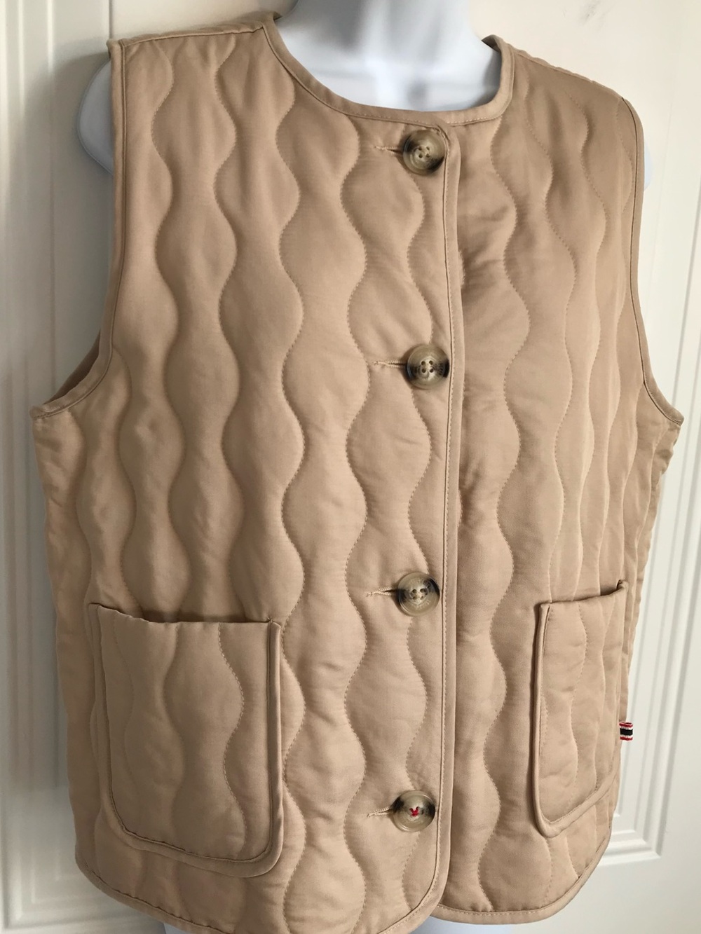 HUNTER Women’s S Clay Beige Quilted Sleeveless Button Down Lightweight Vest NWT - Picture 8 of 16